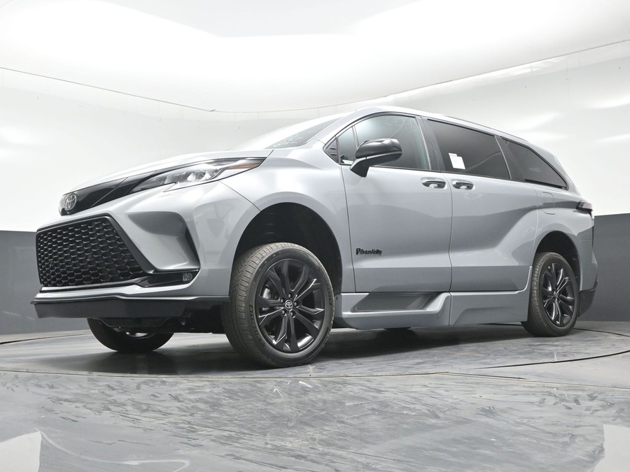 New 2026 Toyota Sienna XSE Sport