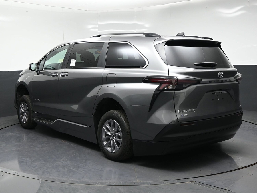 New 2026 Toyota Sienna XLE Base