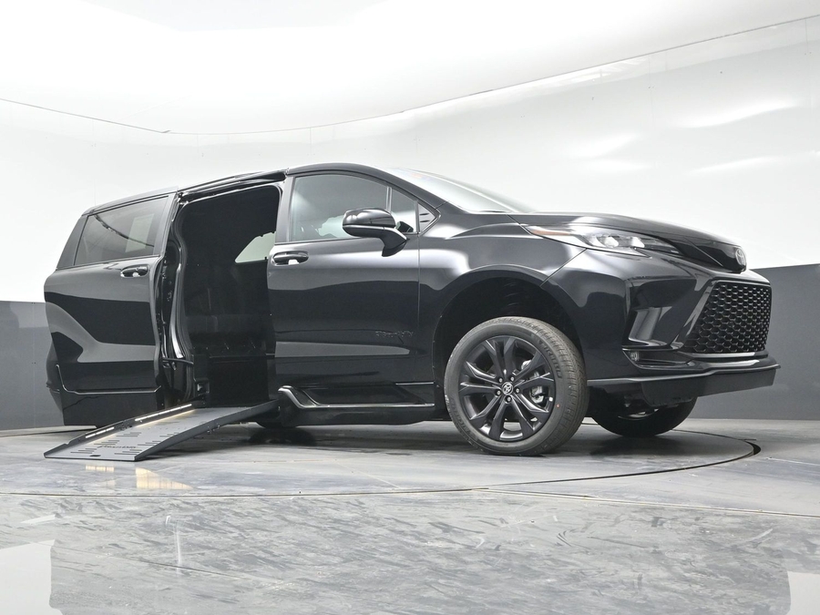 New 2026 Toyota Sienna XSE Sport TS311356