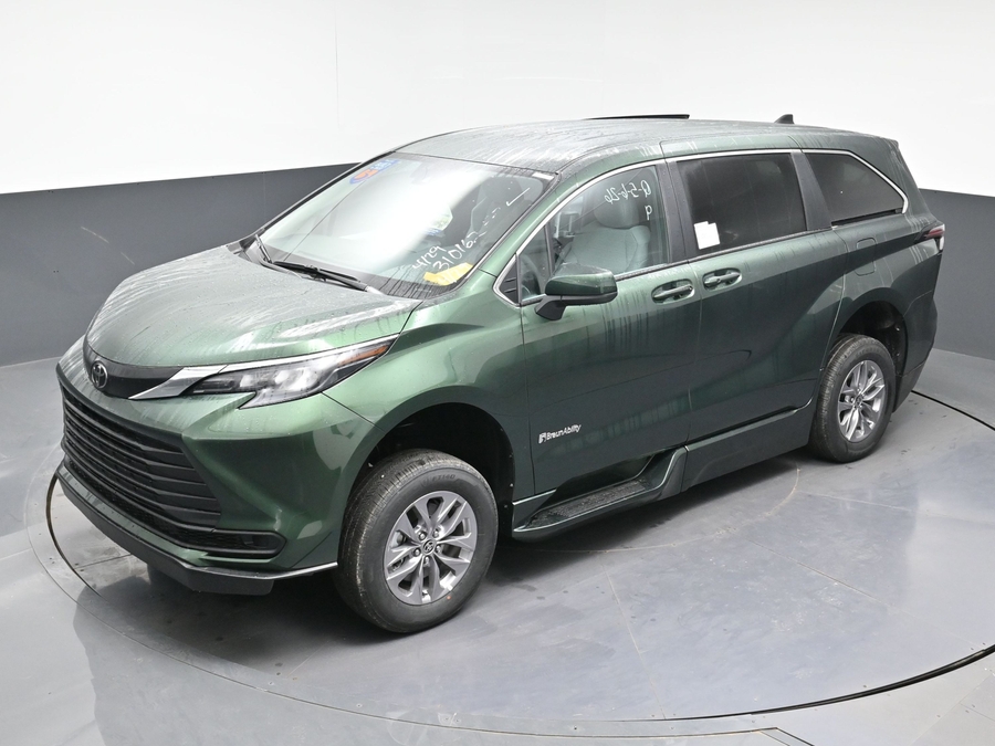New 2026 Toyota Sienna LE