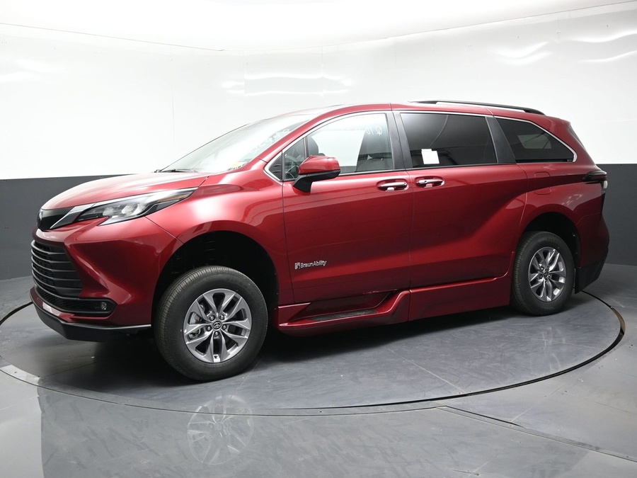 New 2026 Toyota Sienna XLE Base