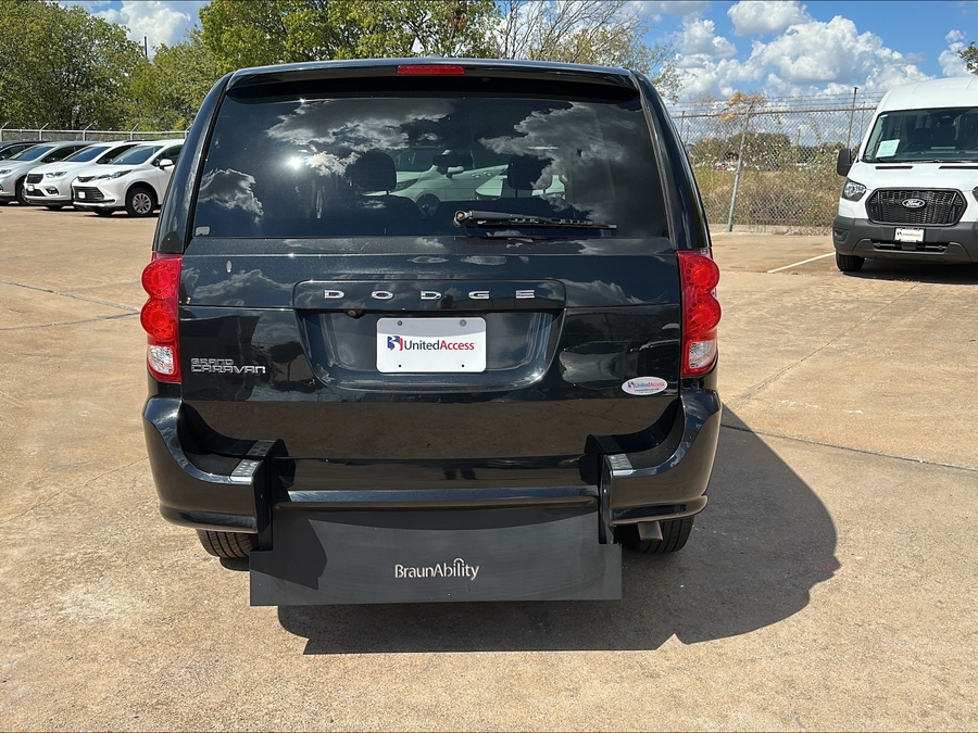 PRE OWNED 2017 Dodge Grand Caravan SE