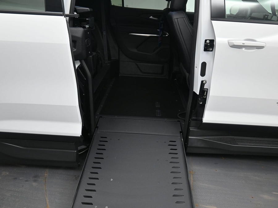 New 2026 Chevrolet Traverse 1LT Midnight