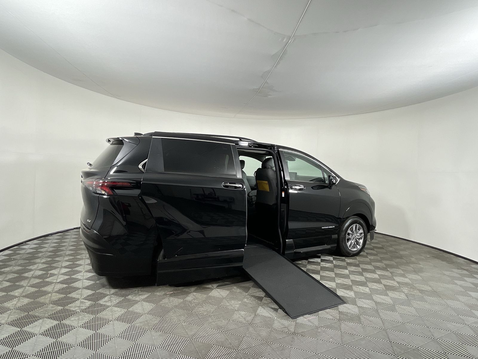 2026 Toyota Sienna XLE 7-Passenger Hybrid AWD's photo