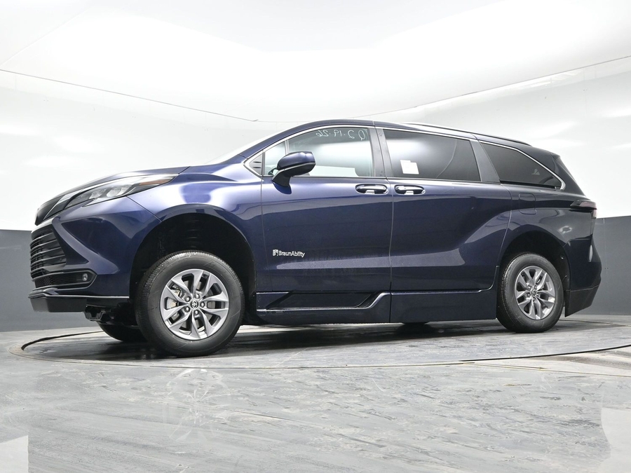 New 2026 Toyota Sienna XLE Base
