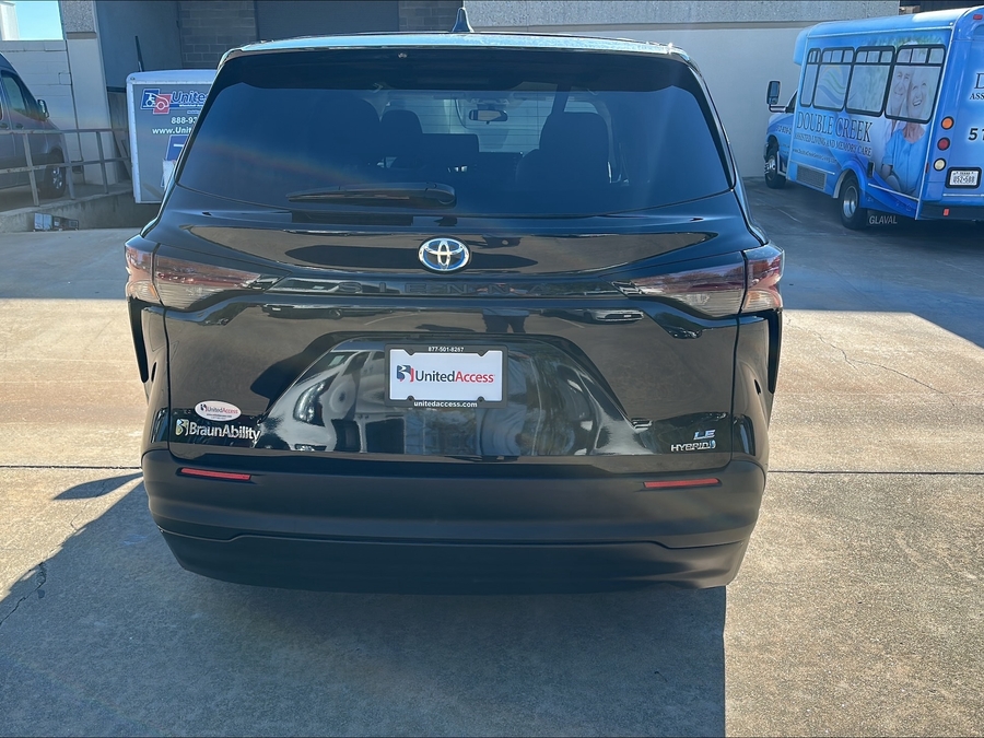 PRE OWNED 2024 Toyota Sienna LE