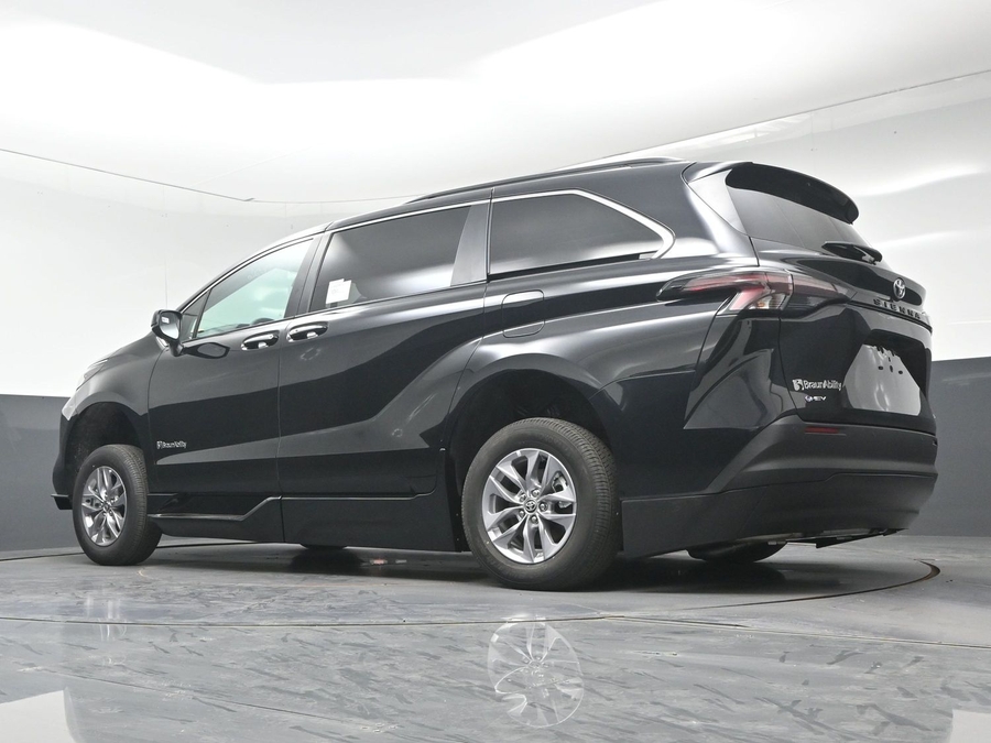 New 2026 Toyota Sienna XLE Base