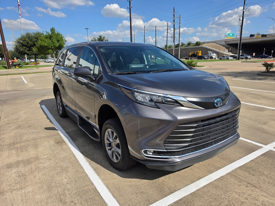 PRE OWNED 2024 Toyota Sienna XLE