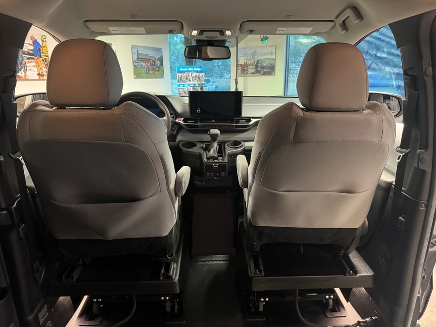 PRE OWNED 2026 Toyota Sienna LE