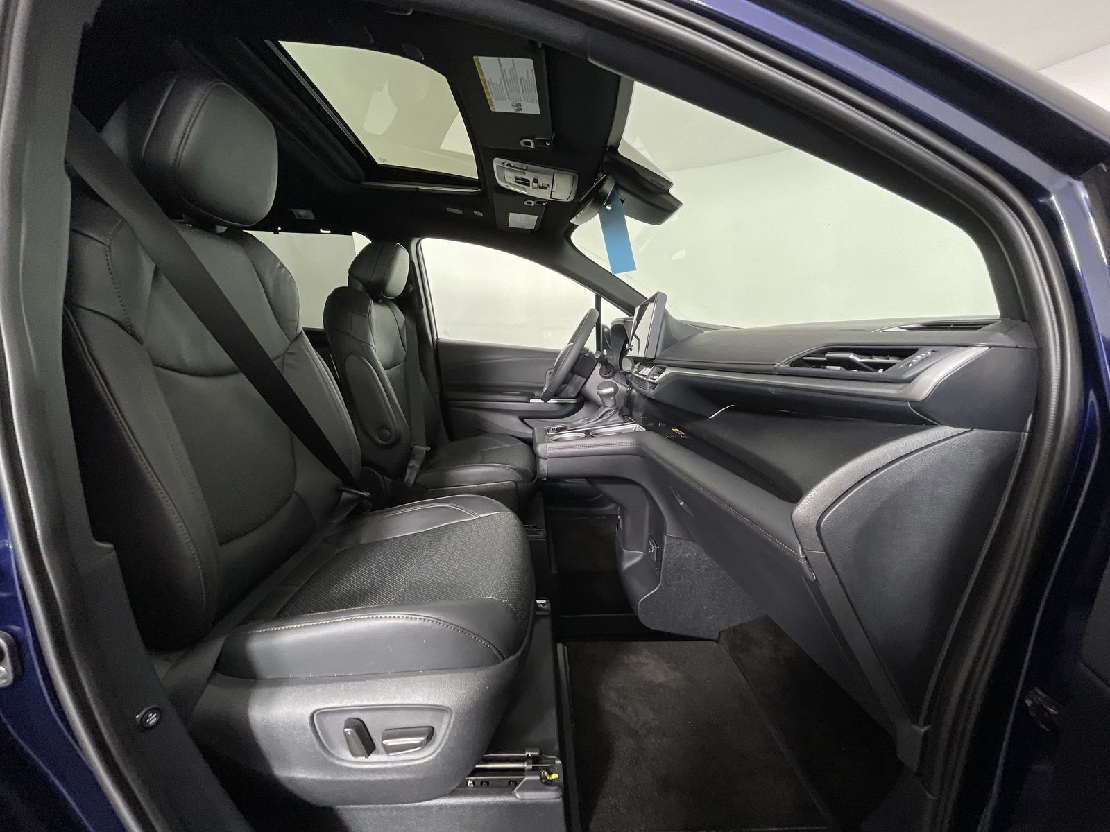 2025 Toyota Sienna Platinum - Photo 23