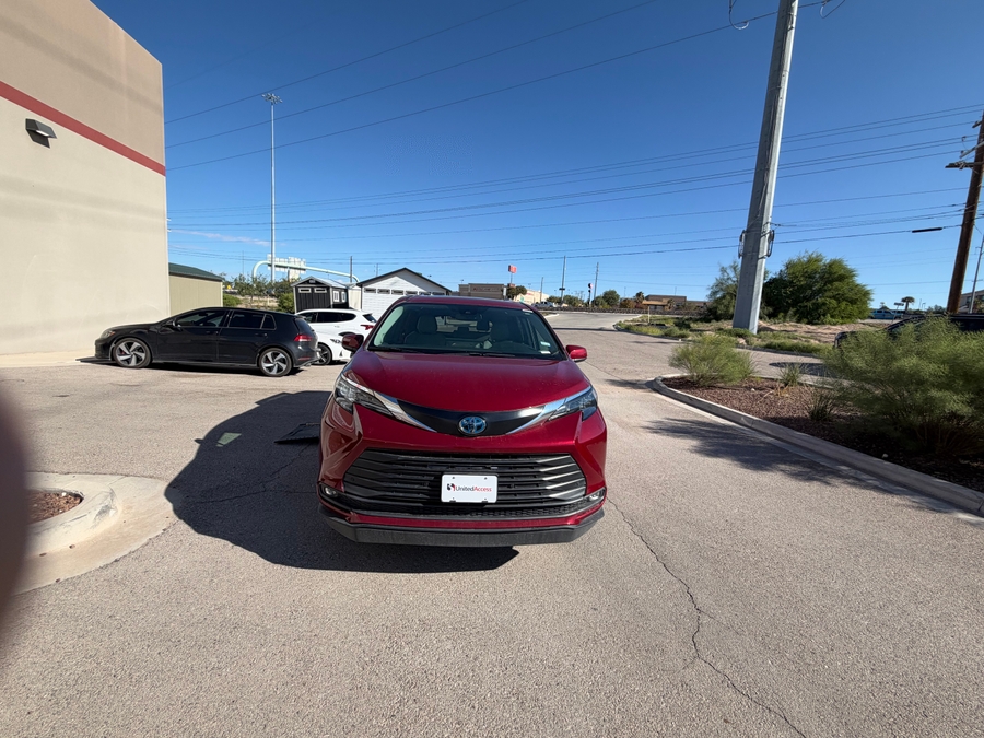 PRE OWNED 2025 Toyota Sienna XLE
