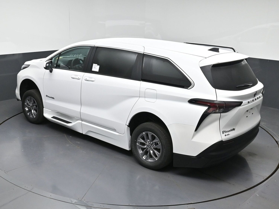 New 2026 Toyota Sienna LE