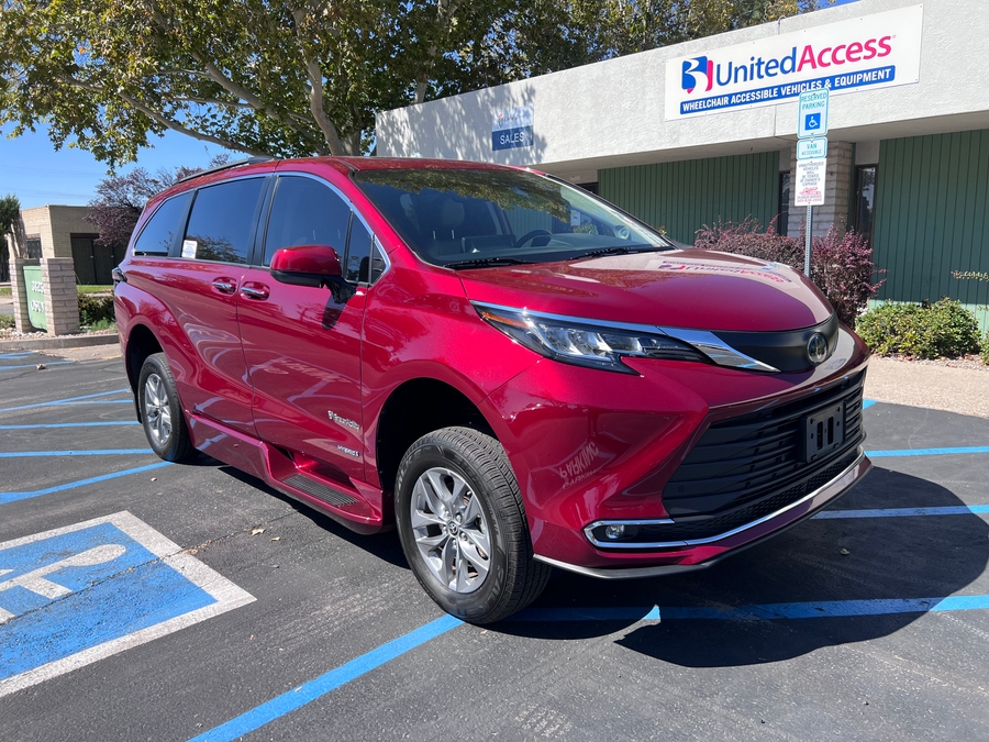 PRE OWNED 2021 Toyota Sienna XLE Plus