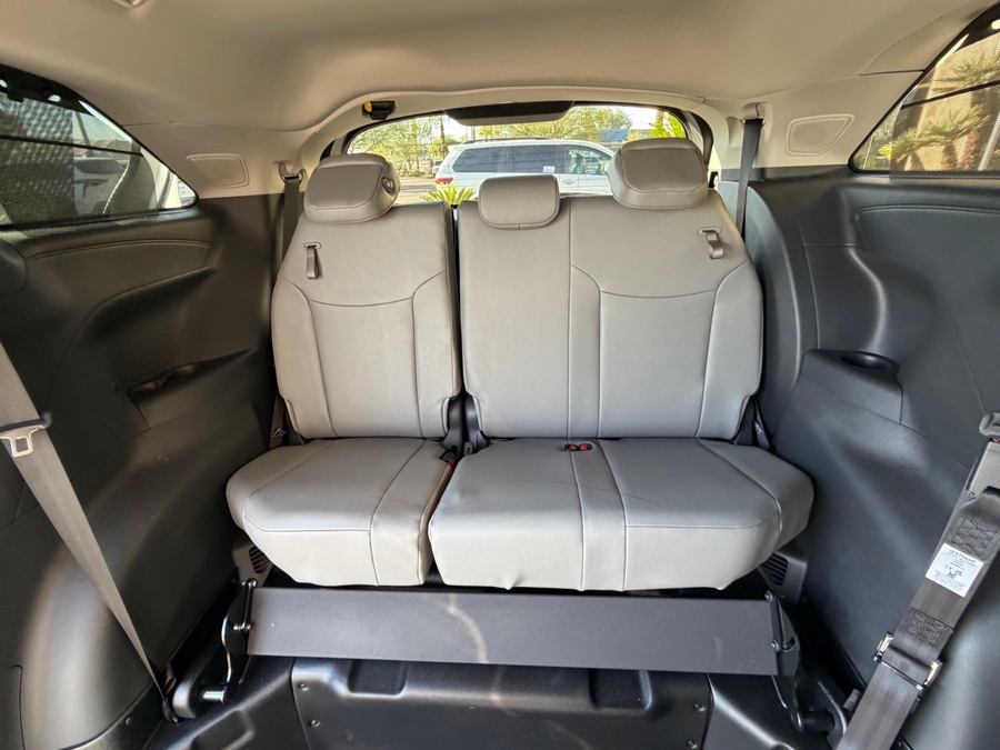 PRE OWNED 2026 Toyota Sienna XLE
