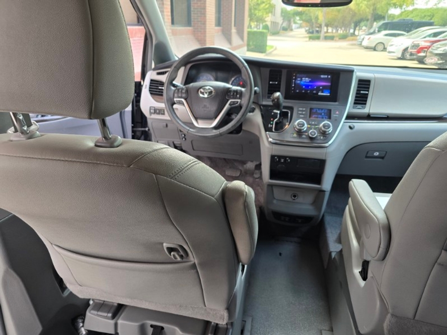 PRE OWNED 2018 Toyota Sienna XLE JS909745