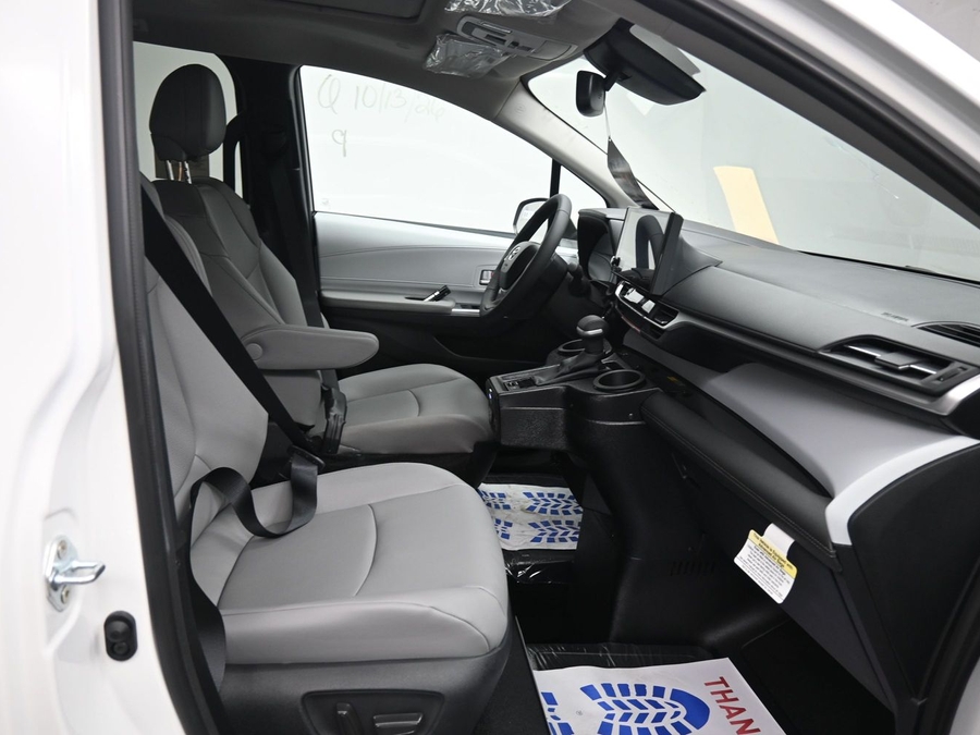 New 2026 Toyota Sienna XLE Base