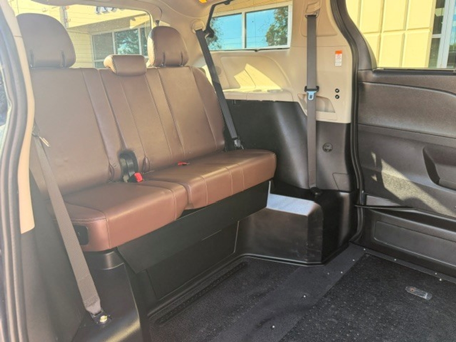 PRE OWNED 2018 Toyota Sienna XLE