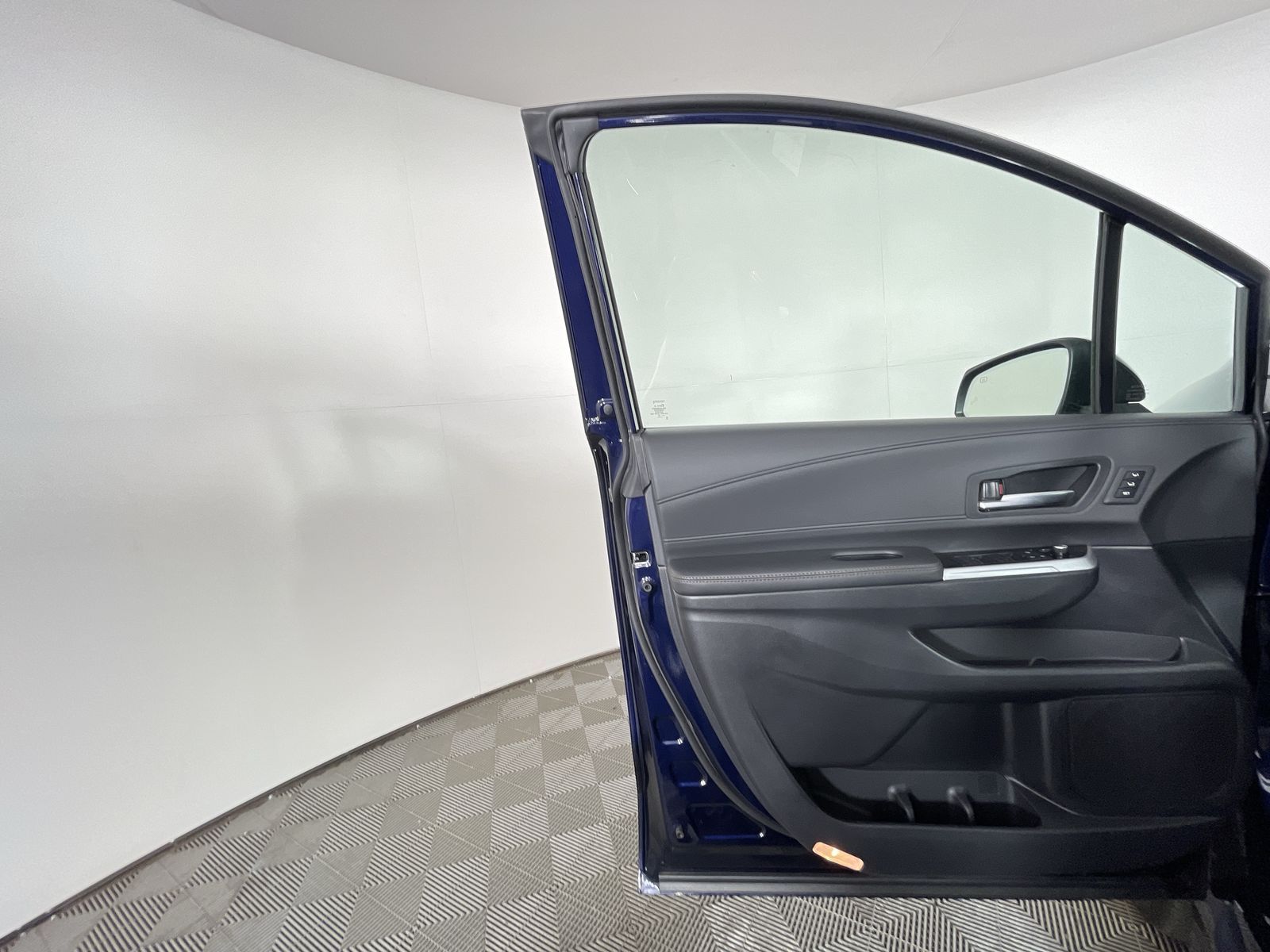 2025 Toyota Sienna Platinum - Photo 7