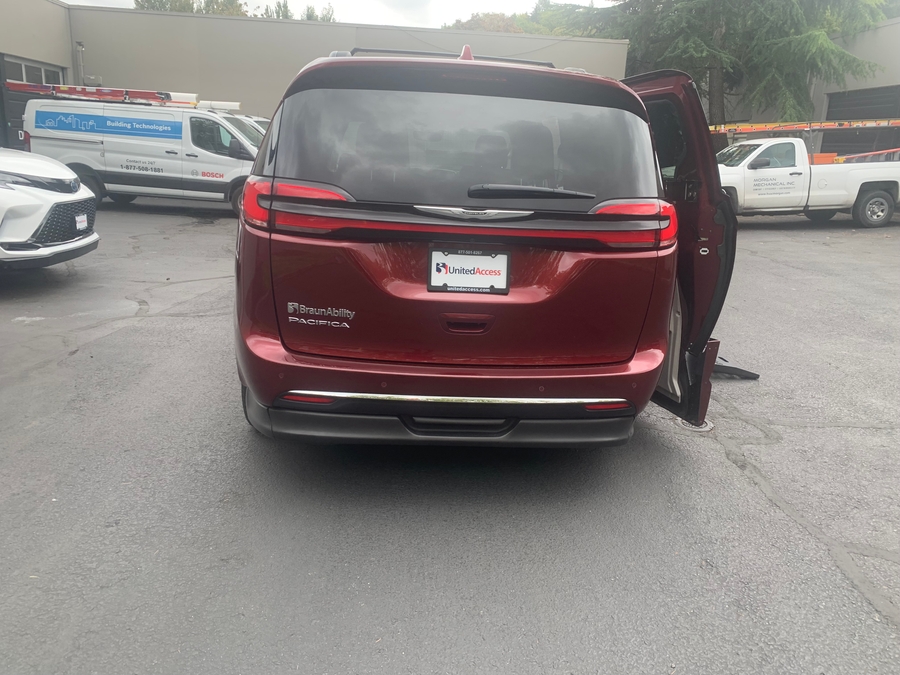 PRE OWNED 2022 Chrysler Pacifica Touring L