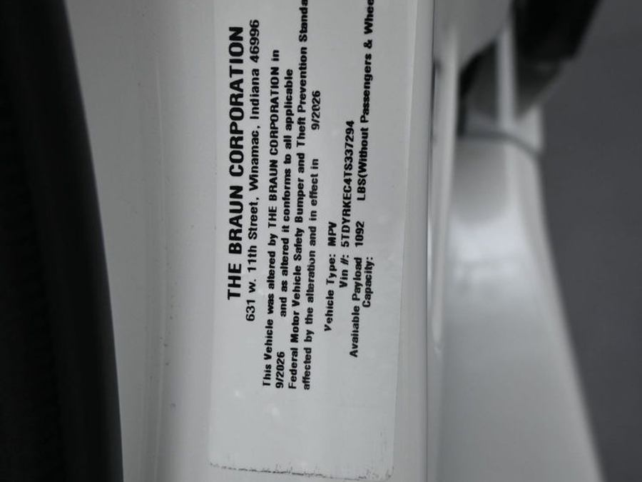 New 2026 Toyota Sienna XLE Base