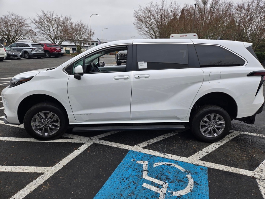 New 2026 Toyota Sienna LE