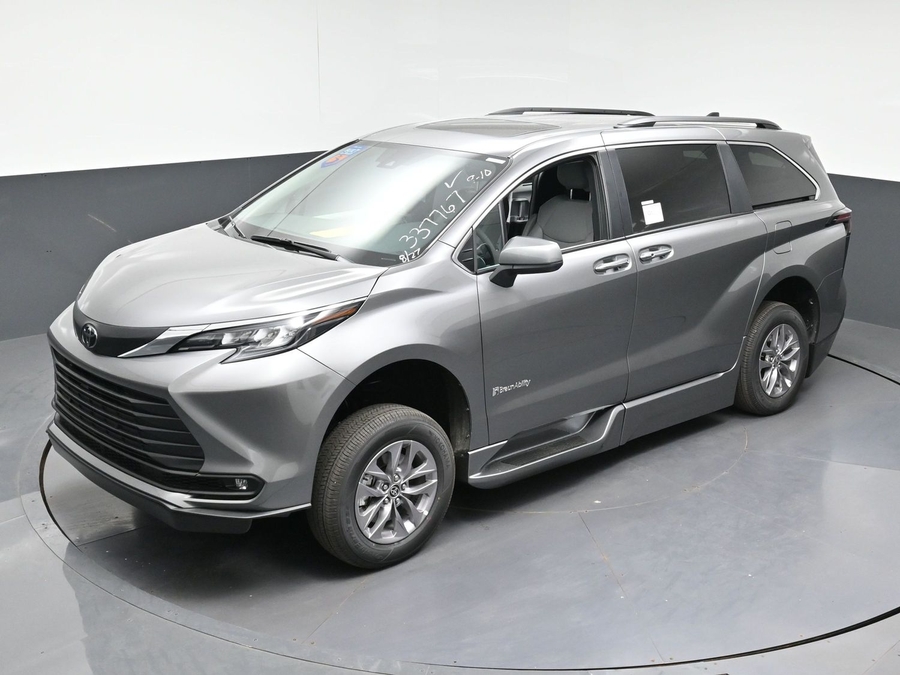 New 2026 Toyota Sienna XLE Base
