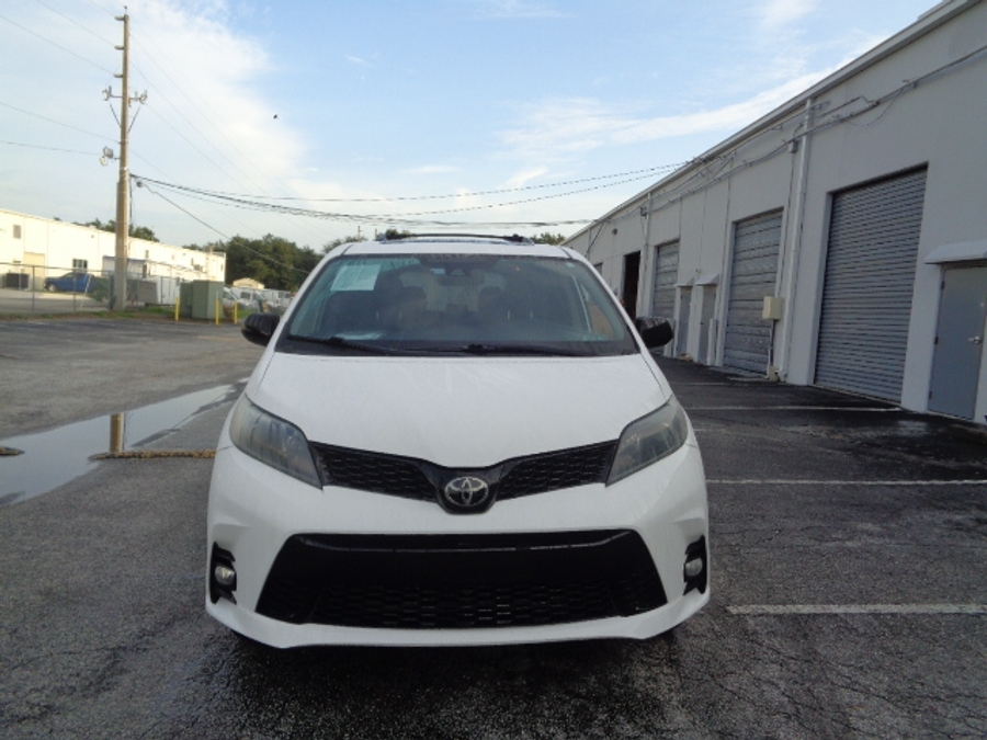 PRE OWNED 2020 Toyota Sienna SE Premium