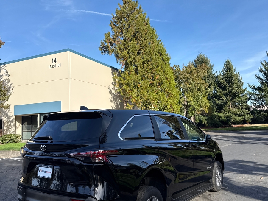New 2026 Toyota Sienna LE