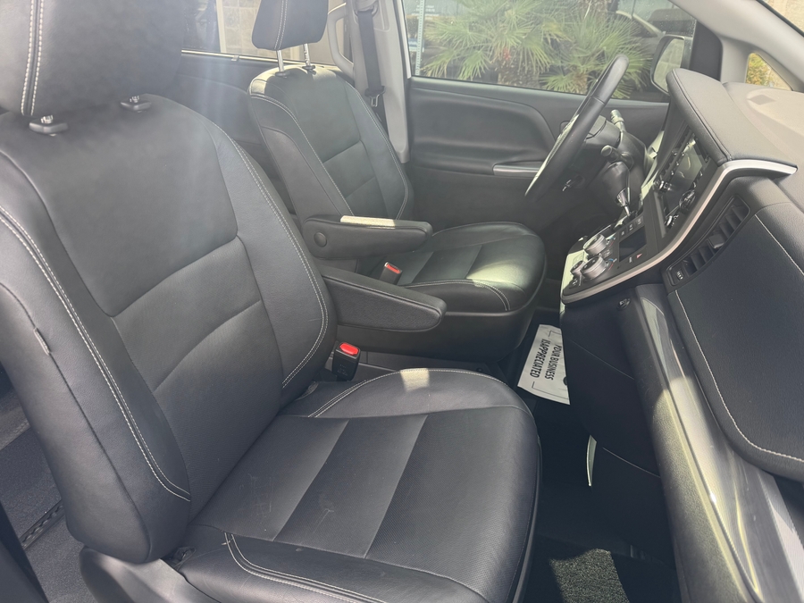 PRE OWNED 2020 Toyota Sienna SE Premium