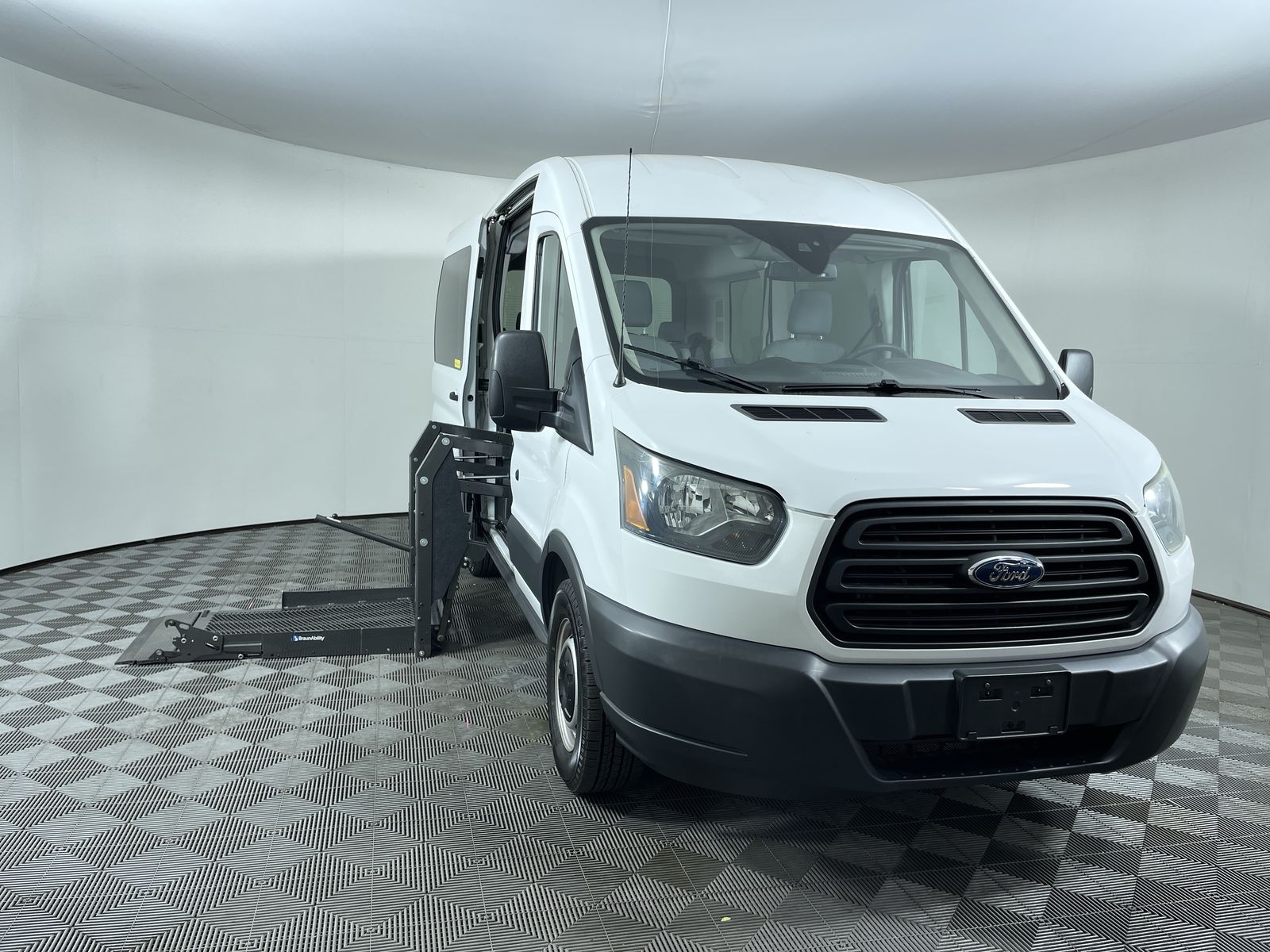 2017 Ford Transit Wagon XL's photo