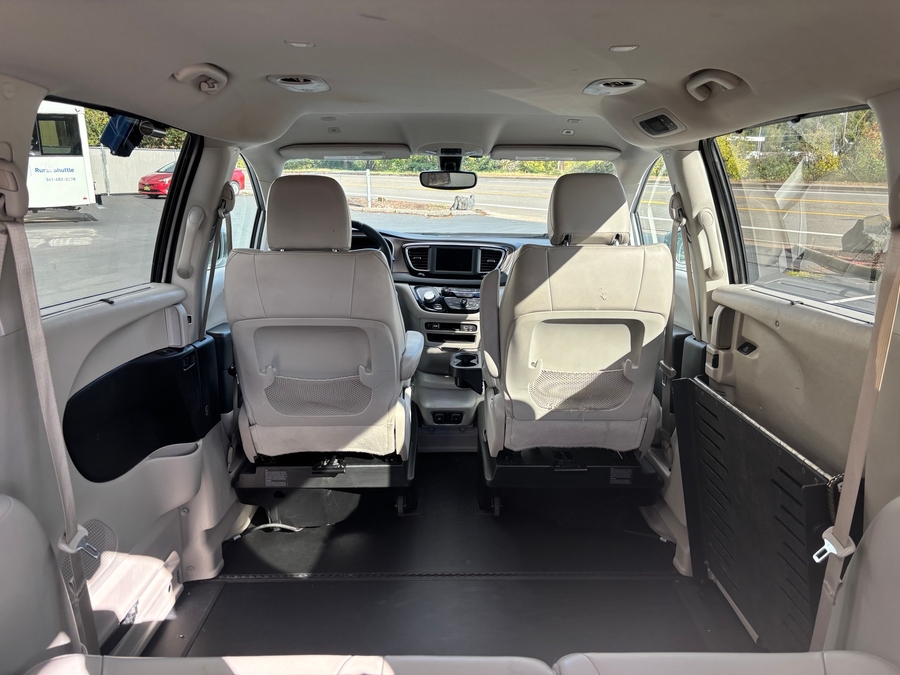 PRE OWNED 2018 Chrysler Pacifica Touring L