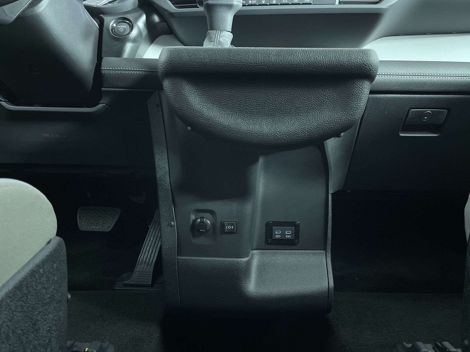 2025 Toyota Sienna LE - Photo 21