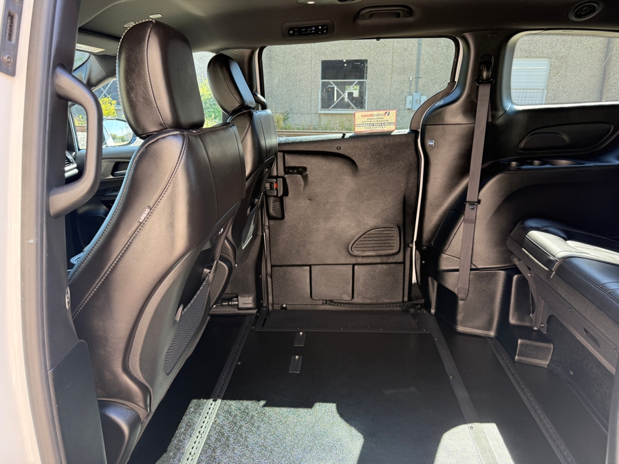 PRE OWNED 2025 Chrysler Pacifica Select Safety