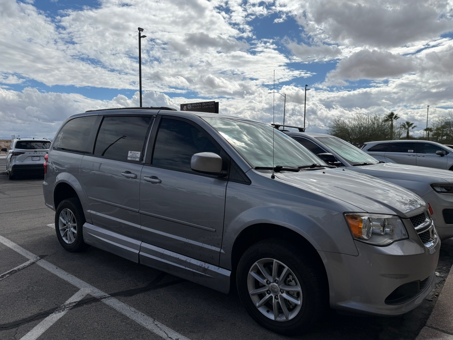 PRE OWNED 2016 Dodge Grand Caravan SXT