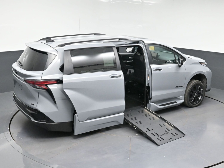New 2026 Toyota Sienna XSE Sport