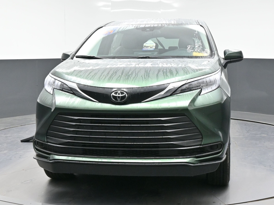 New 2026 Toyota Sienna LE