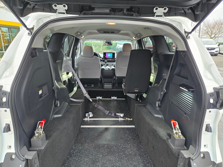 New 2026 Toyota Sienna LE