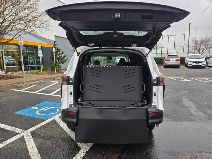 New 2026 Toyota Sienna LE