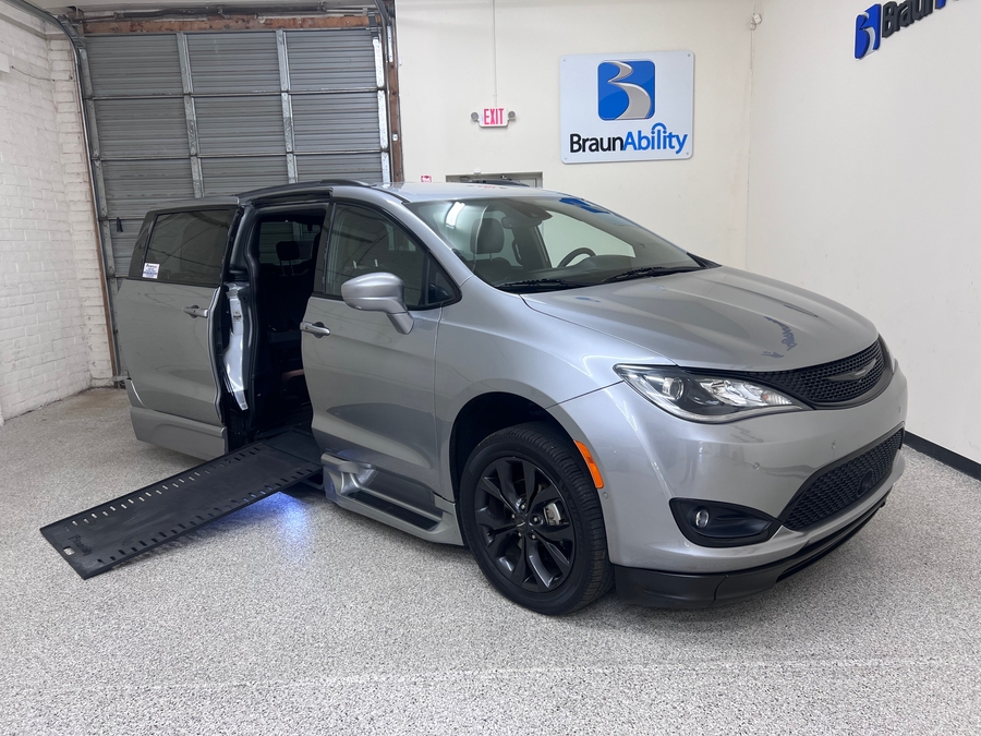 PRE OWNED 2020 Chrysler Pacifica Touring L