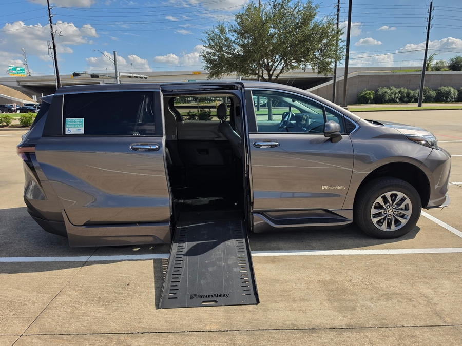PRE OWNED 2024 Toyota Sienna XLE