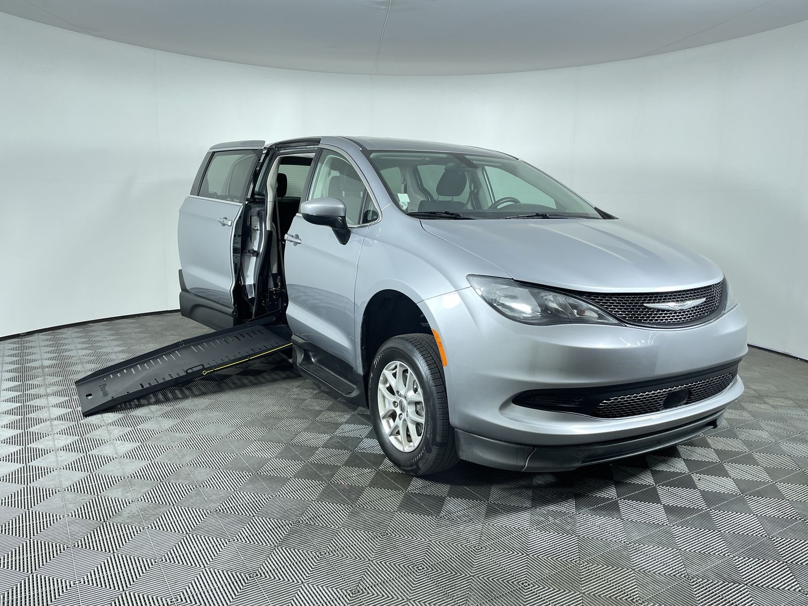 2021 Chrysler Voyager LX