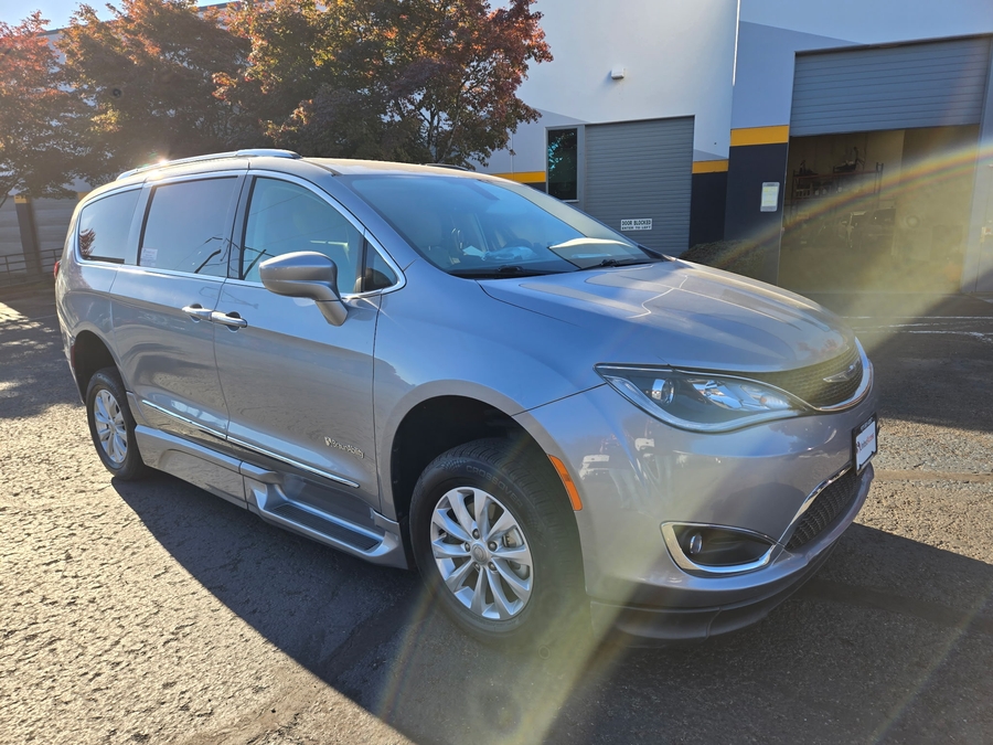 PRE OWNED 2019 Chrysler Pacifica Touring L