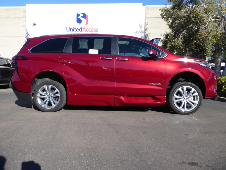 PRE OWNED 2024 Toyota Sienna Platinum