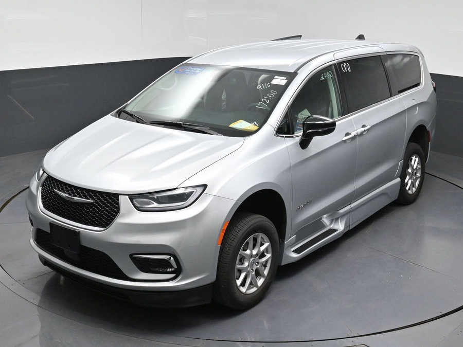 CERTIFIED PRE-OWNED 2024 Chrysler Pacifica Touring L