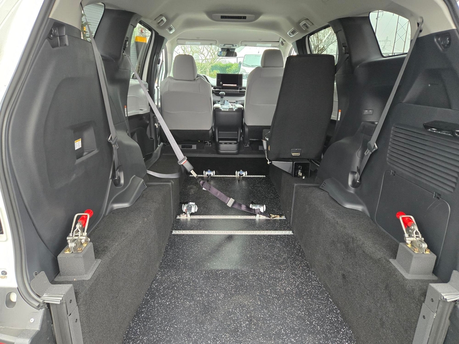 New 2026 Toyota Sienna LE