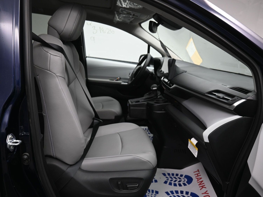 New 2026 Toyota Sienna XLE Base