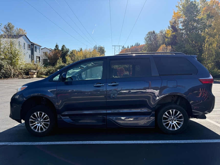 PRE OWNED 2018 Toyota Sienna XLE
