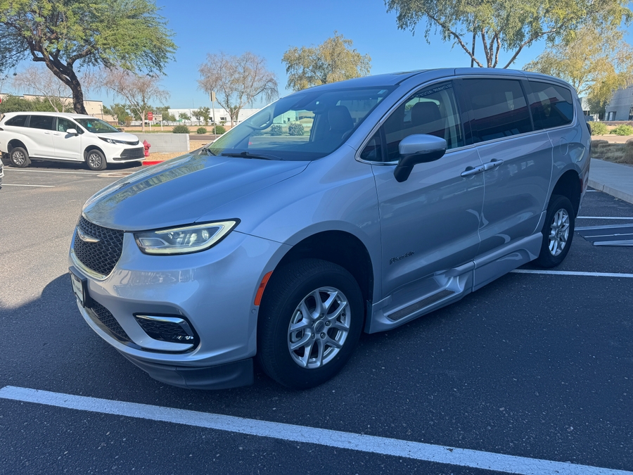 PRE OWNED 2023 Chrysler Pacifica Touring L