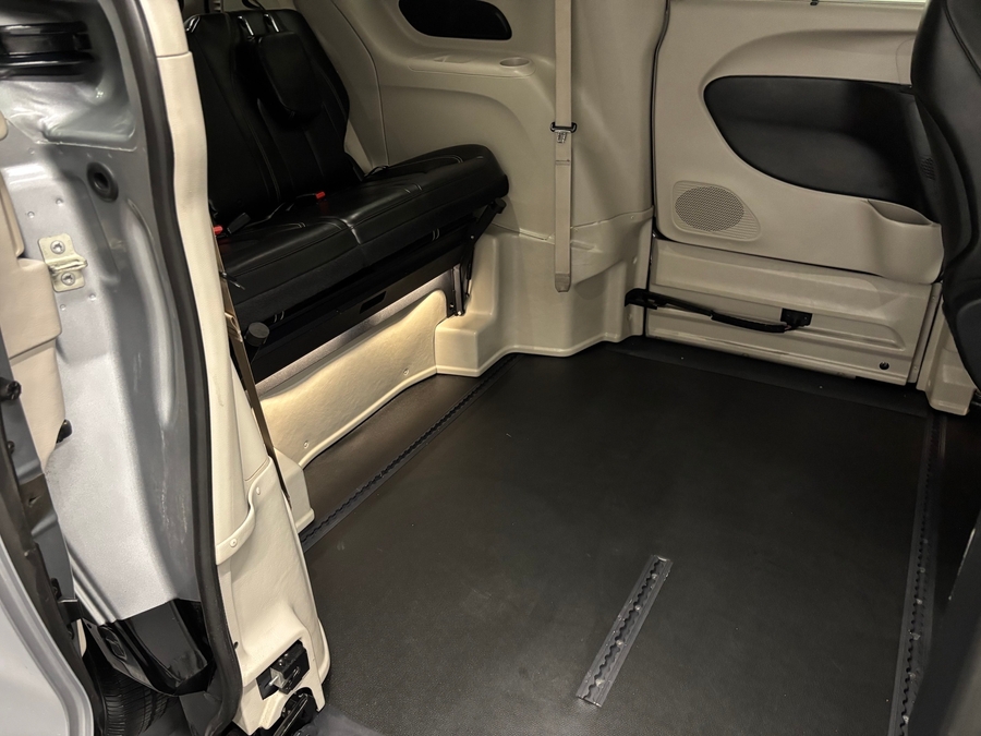PRE OWNED 2020 Chrysler Voyager LXi