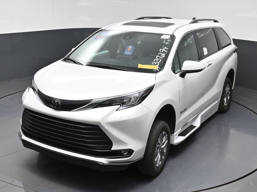 New 2026 Toyota Sienna XLE Base